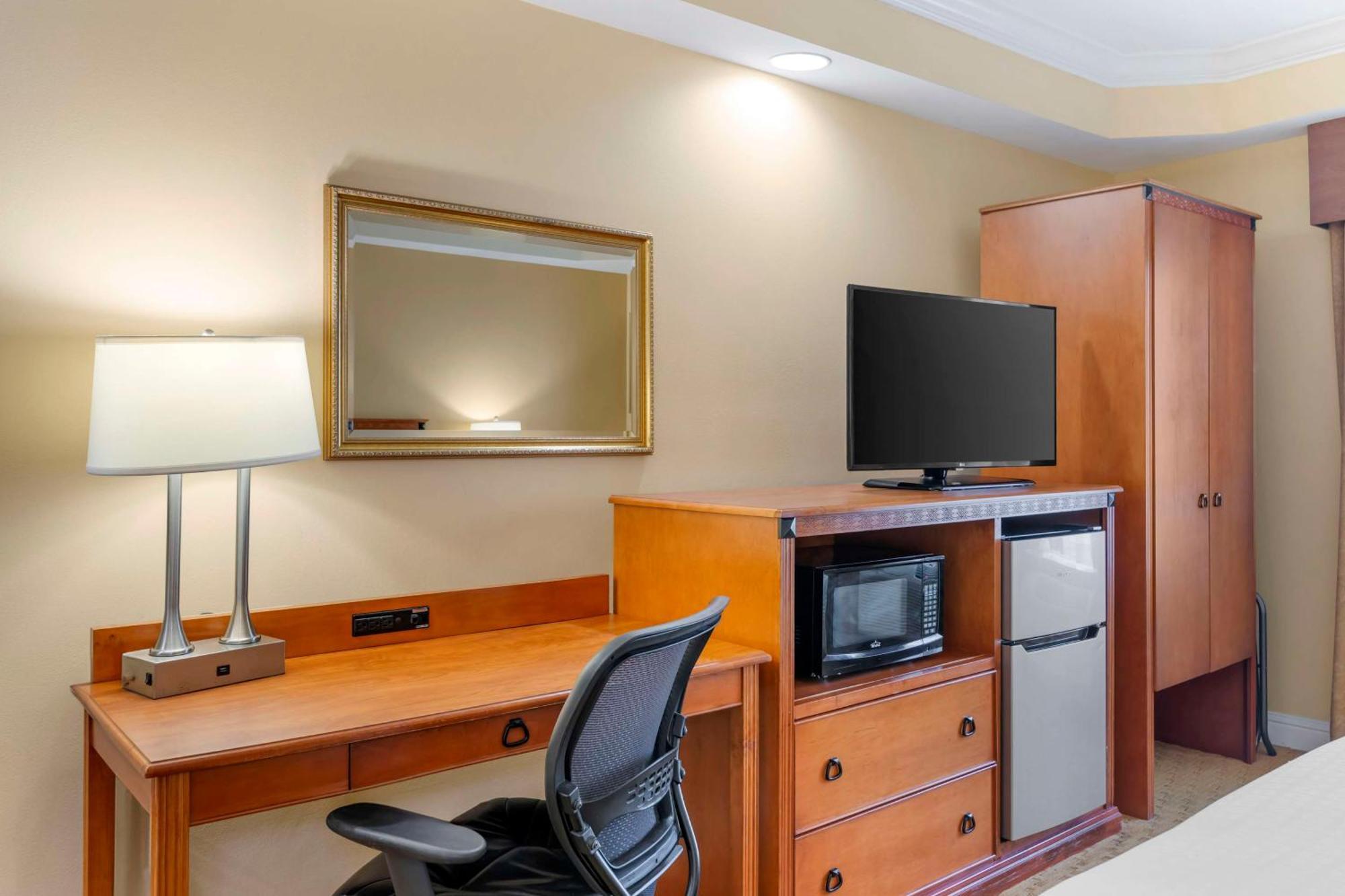 Best Western Plus Кингсленд Екстериор снимка