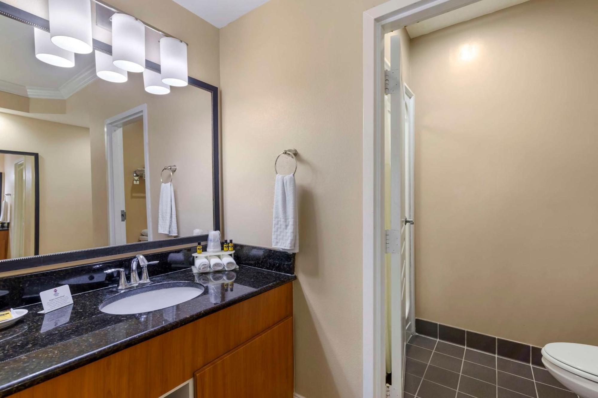 Best Western Plus Кингсленд Екстериор снимка