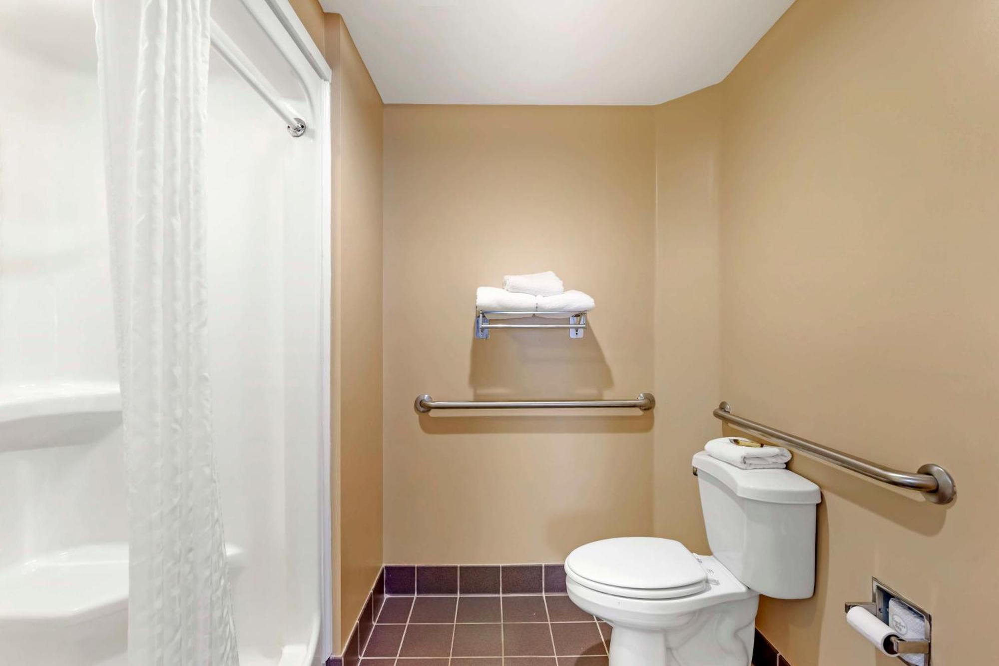 Best Western Plus Кингсленд Екстериор снимка