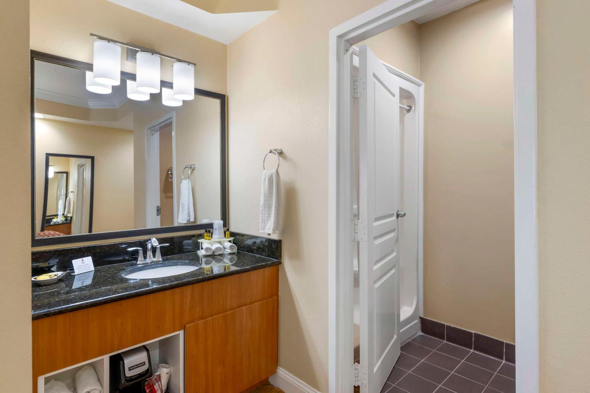 Best Western Plus Кингсленд Екстериор снимка