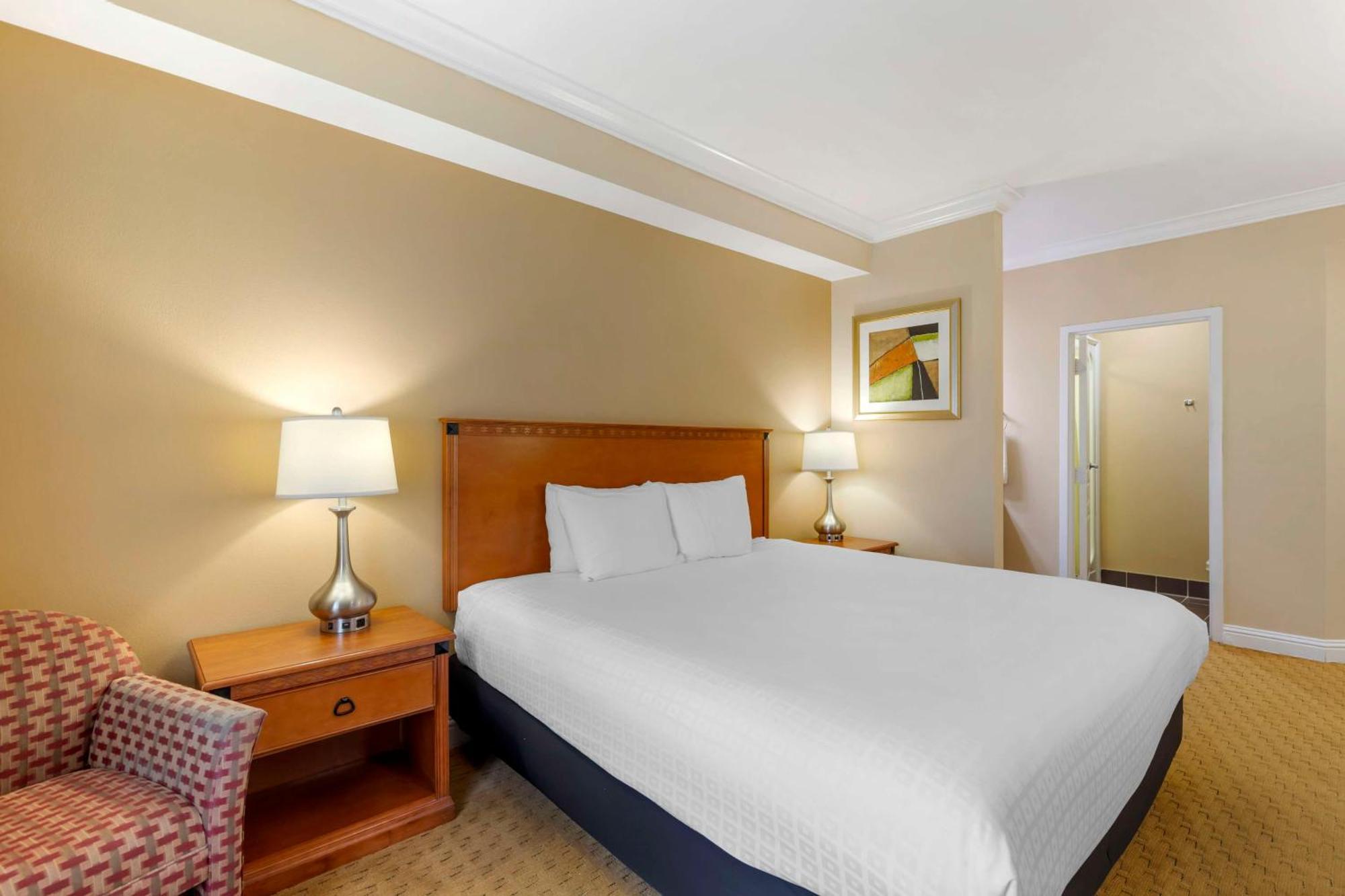 Best Western Plus Кингсленд Екстериор снимка