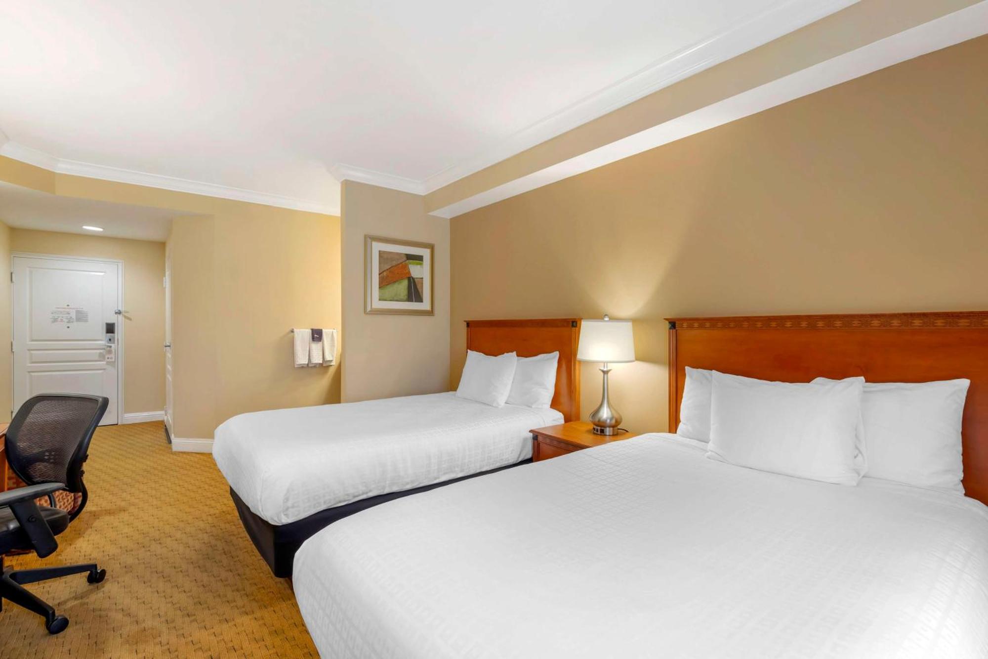 Best Western Plus Кингсленд Екстериор снимка